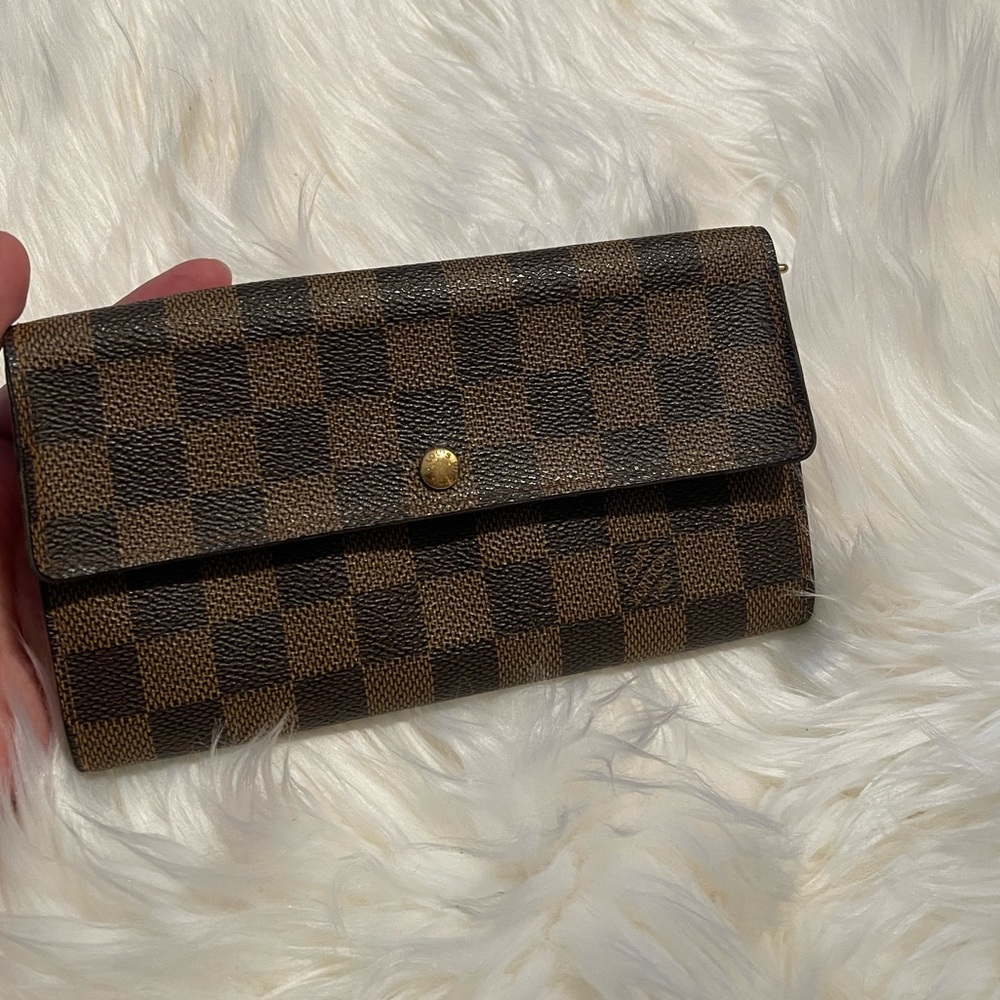 Authentic Louis Vuitton Sarah Wallet